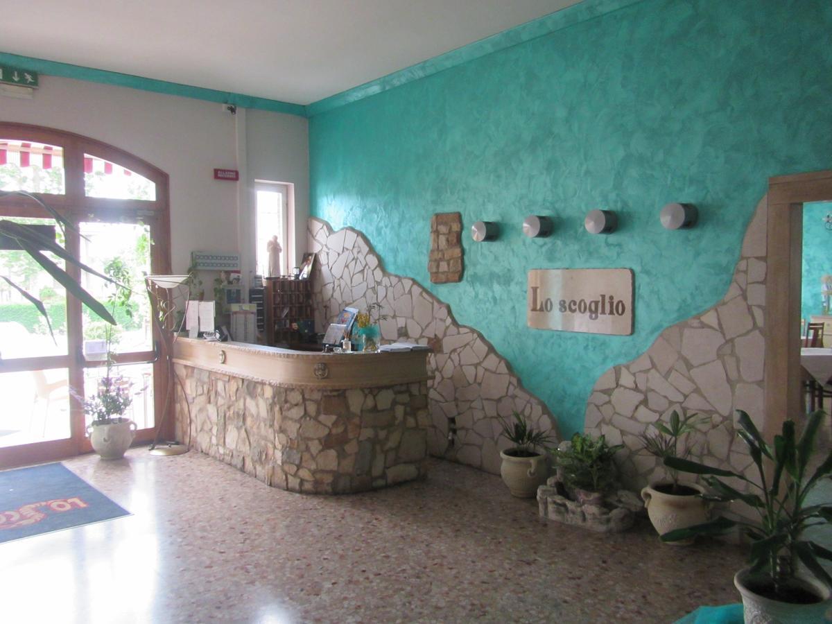 Lo Scoglio Hotel Castelnuovo del Garda Exterior photo